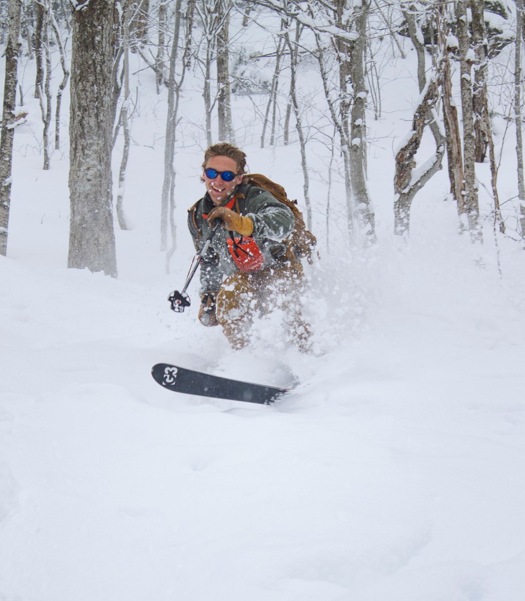 Middlebury Snowbowl – Deep Turns in Early&nbsp;April
